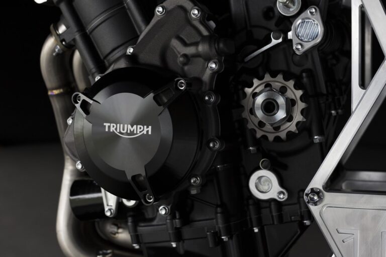 Moto2-Triple-Triumph-765cc-1